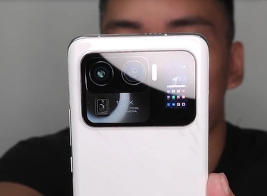 Xiaomi Mi 11 Ultra cực ngầu trên tay người dùng Camera khủng zoom 120x Có màn hình phụ