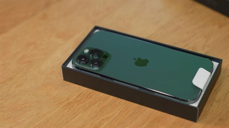 Mở hộp và trên tay iPhone 13 Pro Xanh lá